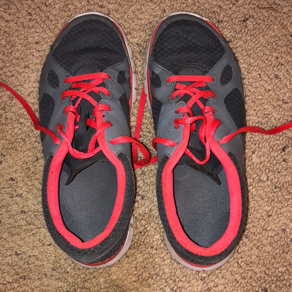 Lightly worn nike shoes